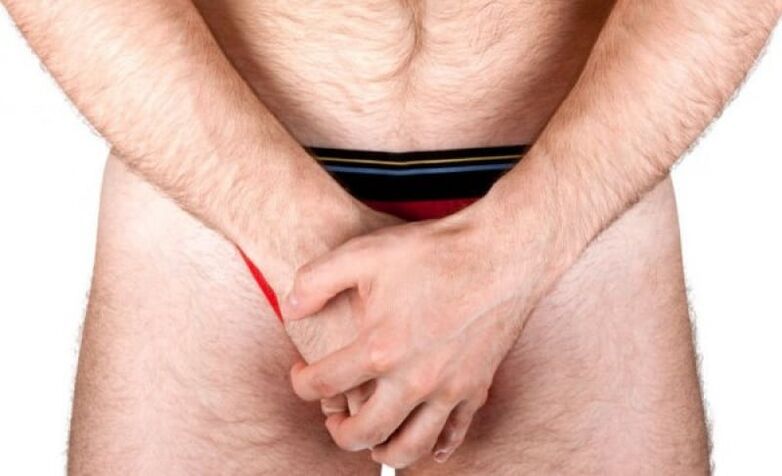 男人做阴茎按摩以增加厚度